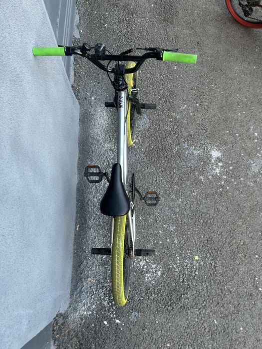 Bicicleta BMX aproape impecabilă