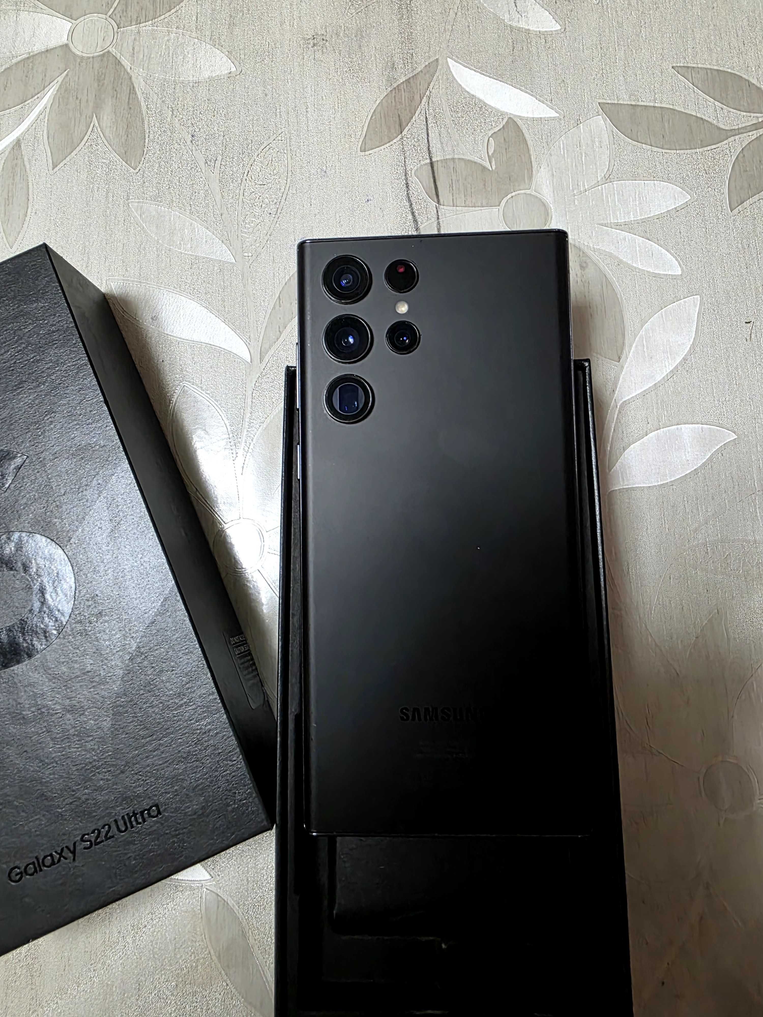 Продавам Samsung S22 Ultra 5G 128GB8