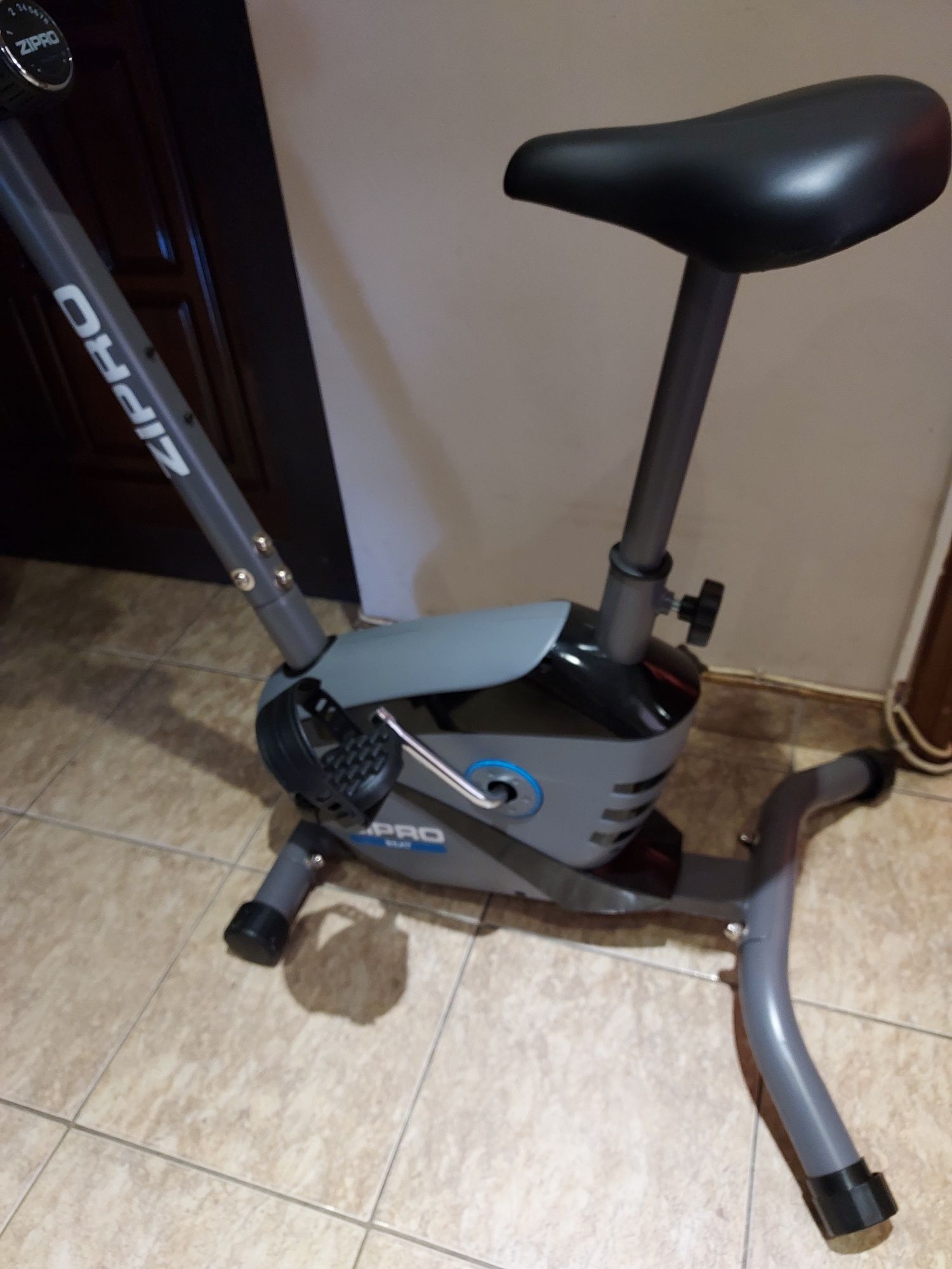 Bicicleta magnetica Zipro beat și aparat abdomene Vitalmaxx