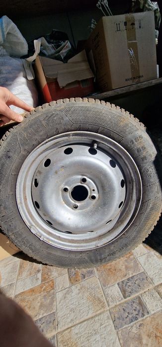 Jante tabla cu cauciucuri de iarna R15