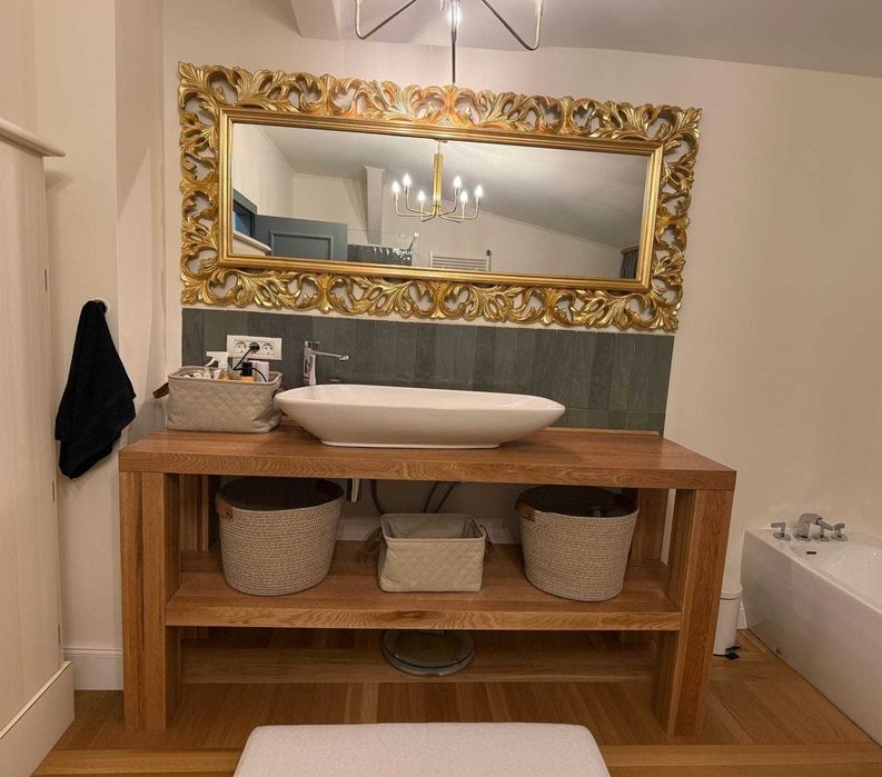 Mobilier din lemn masiv