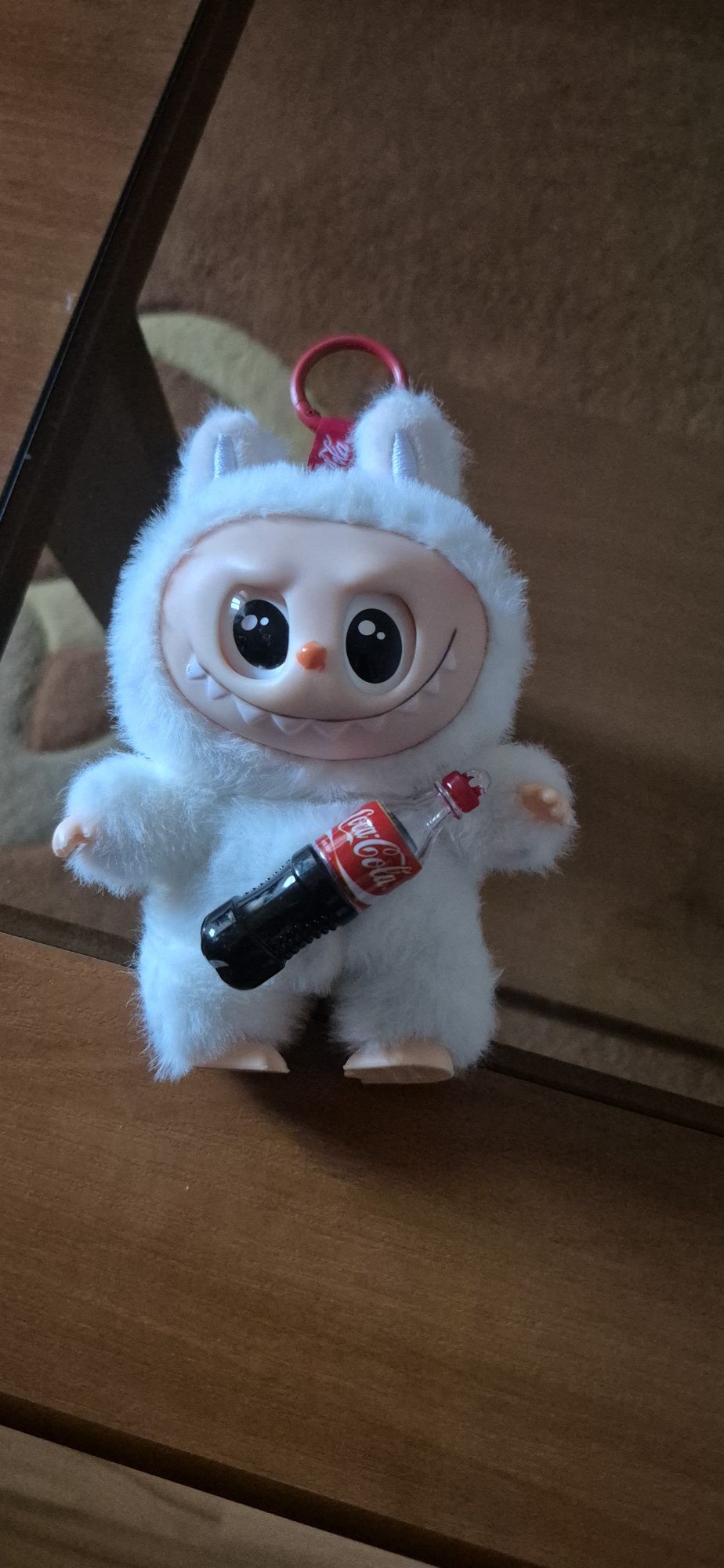 Păpușă Labubu original Coca Cola ( alb )
