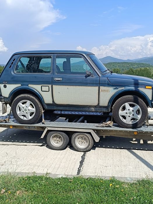 Vând Lada Niva 1.7 benzina 4×4 cauciucuri noi,numere rosii