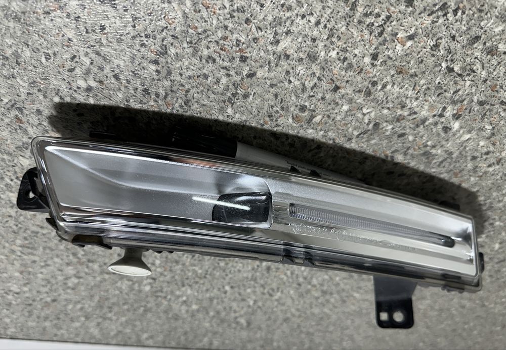 Proiector stânga Jaguar F Pace