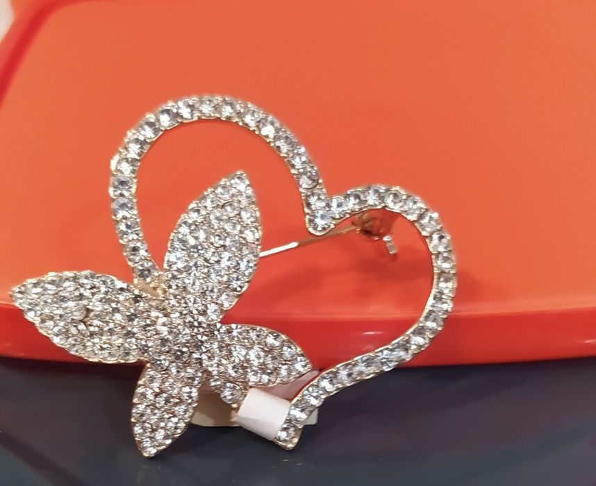 Брошь для девочек