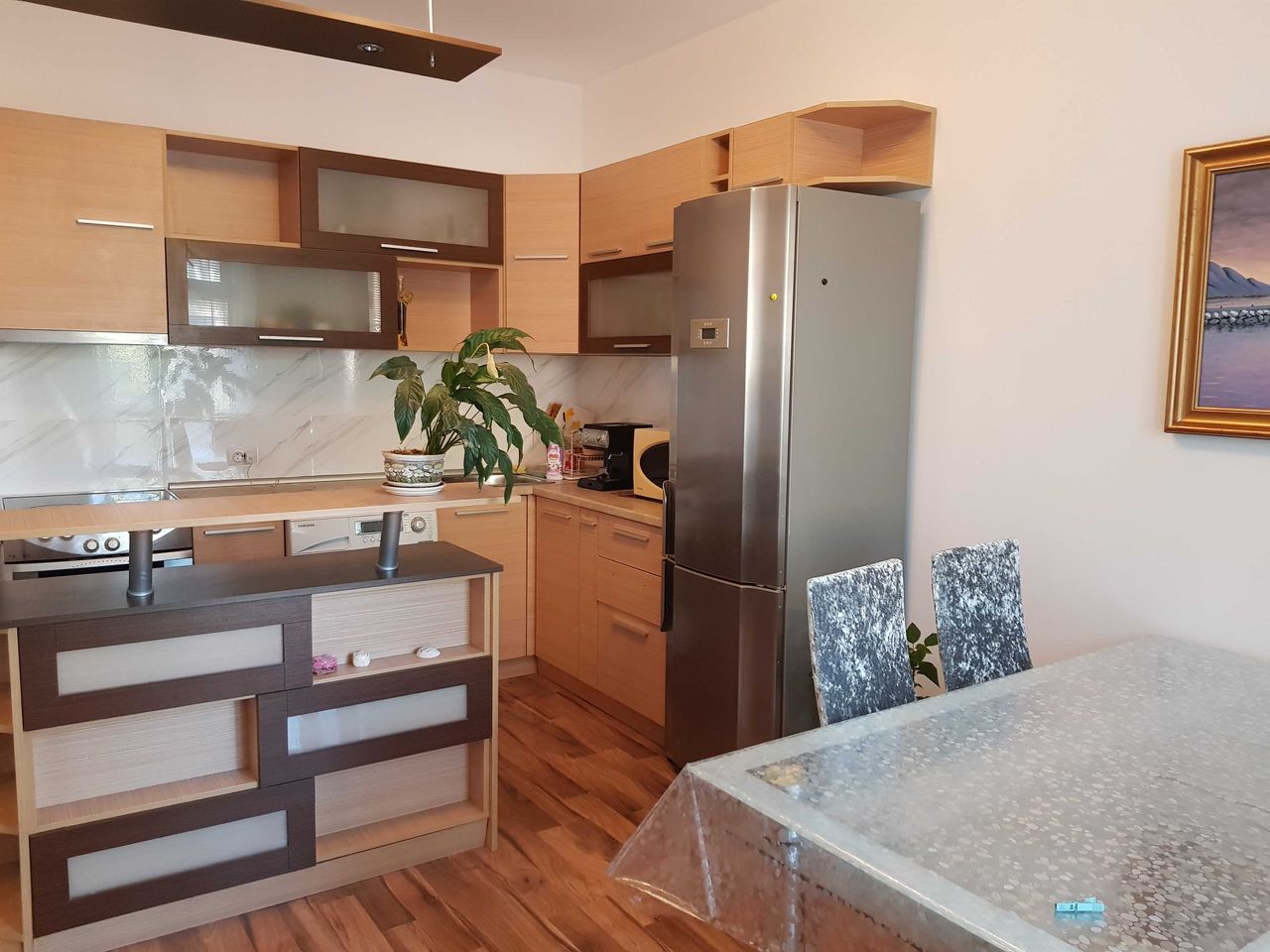 Дава се под наем Тристаен апартамент в Перник, Център - 100 кв.м за 433.5 € - Снимка #3