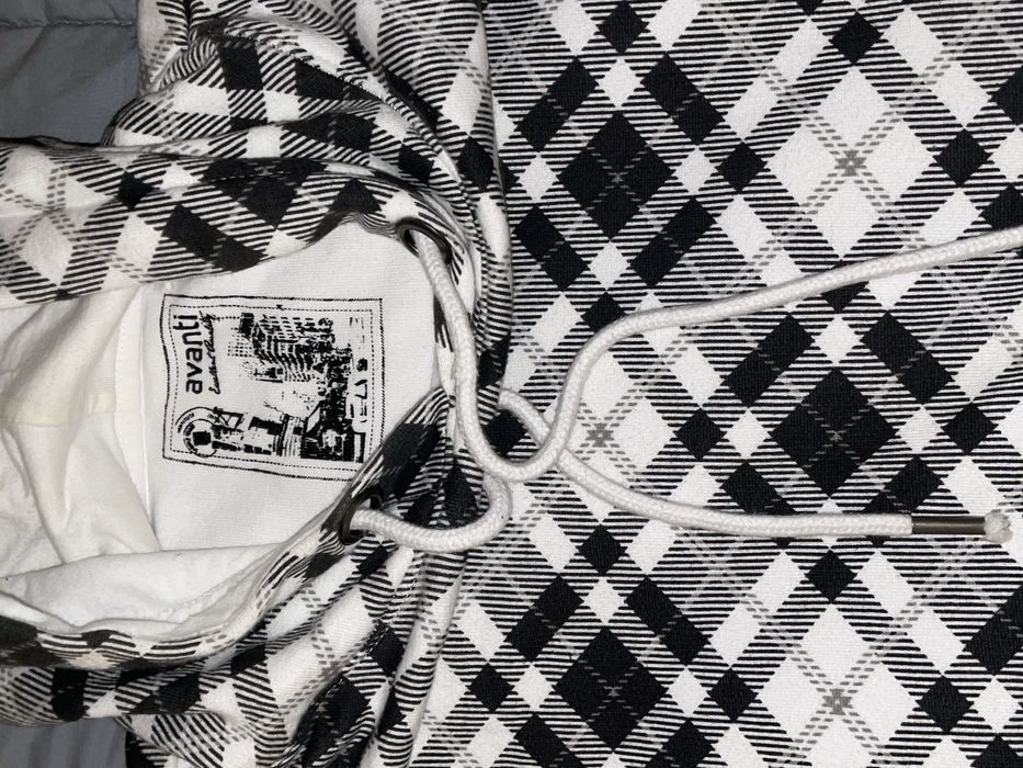 Бяло карирано худи