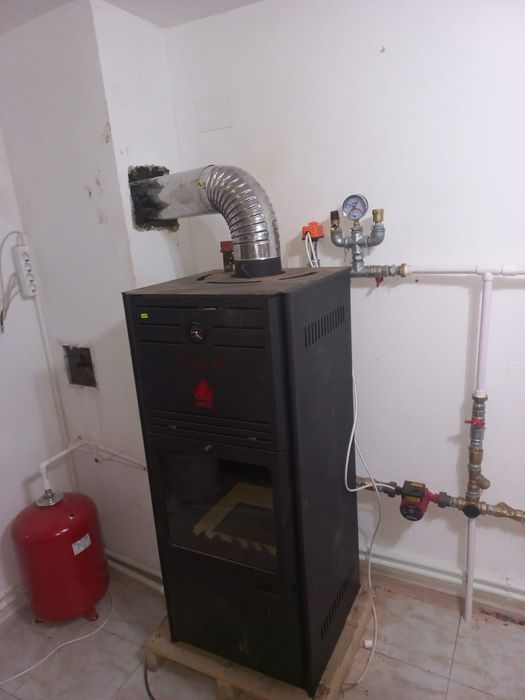 Instalator centrale termice instalatii sanitare panouri solare