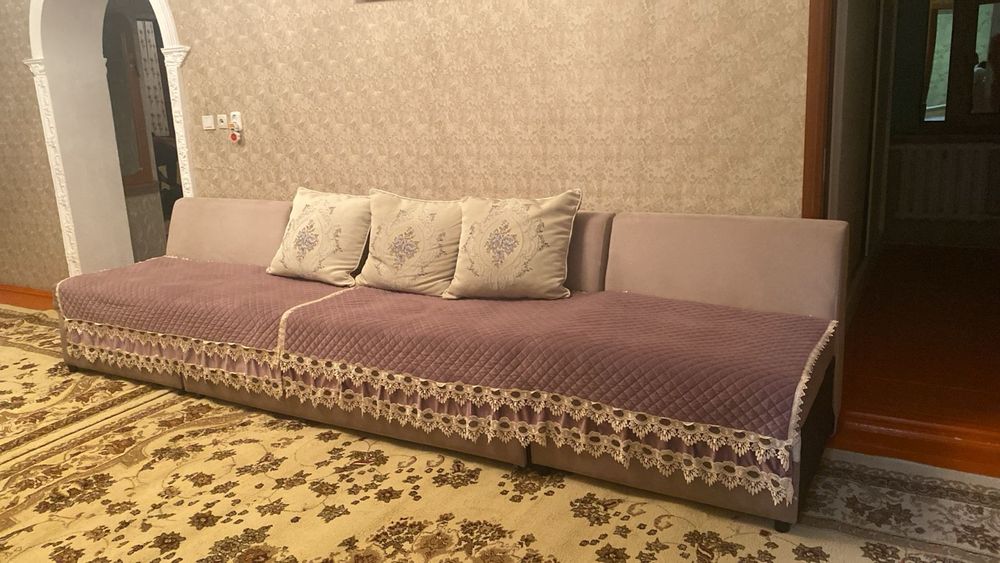 Диван для хола или зала