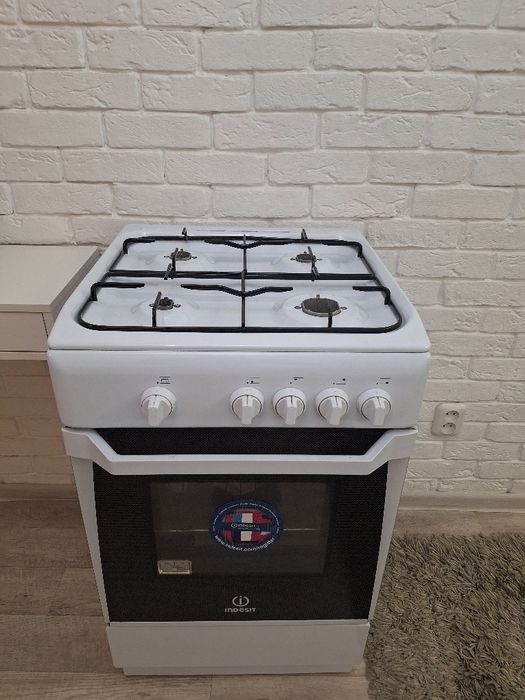 Продам  газ плиту