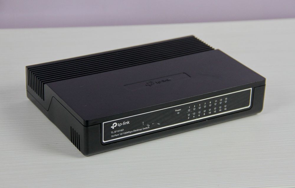 Продам коммутатор TP-Link TL-SF1016D (16 портов, 10/100 Мбит/с)