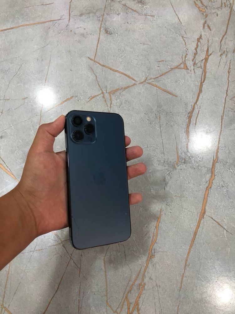 iPhone 12 pro max 256 gb.