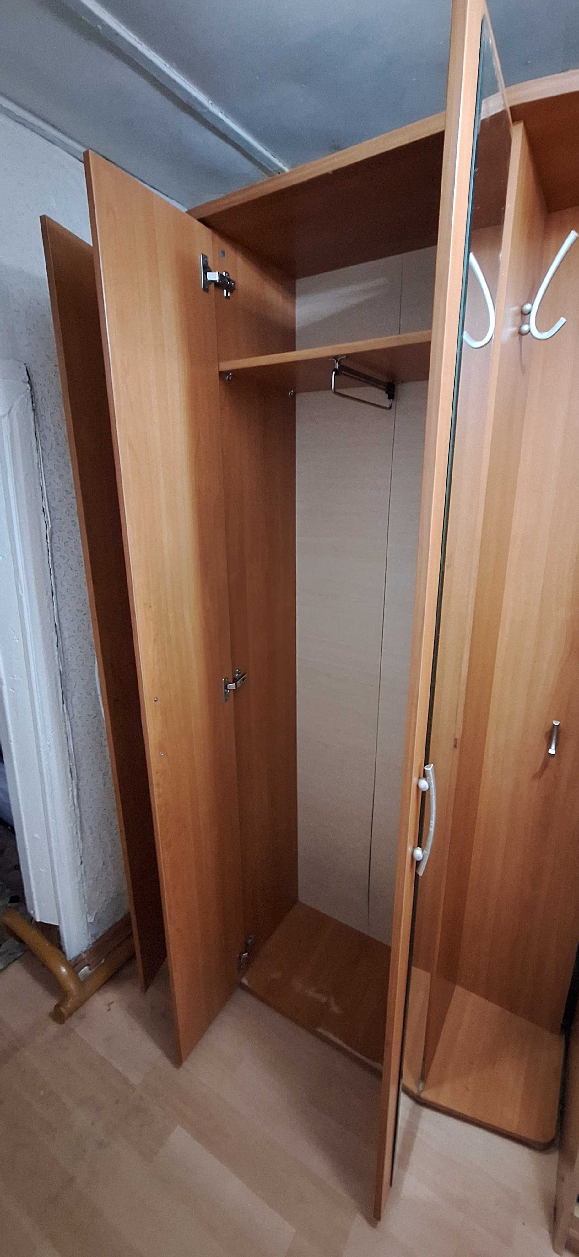 Продам шкаф прихожию.