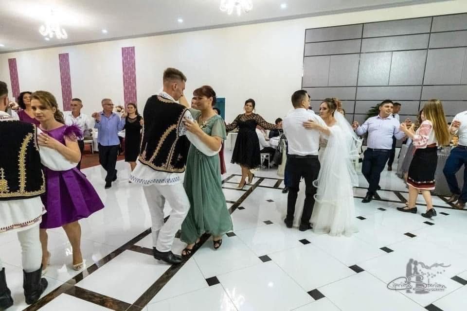 Dansatori Evenimente , petreceri private , botezuri