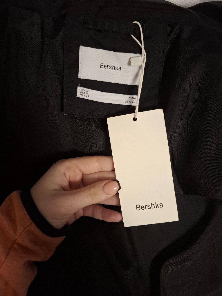 Дамско зимно аке - Bershka(с етикет)