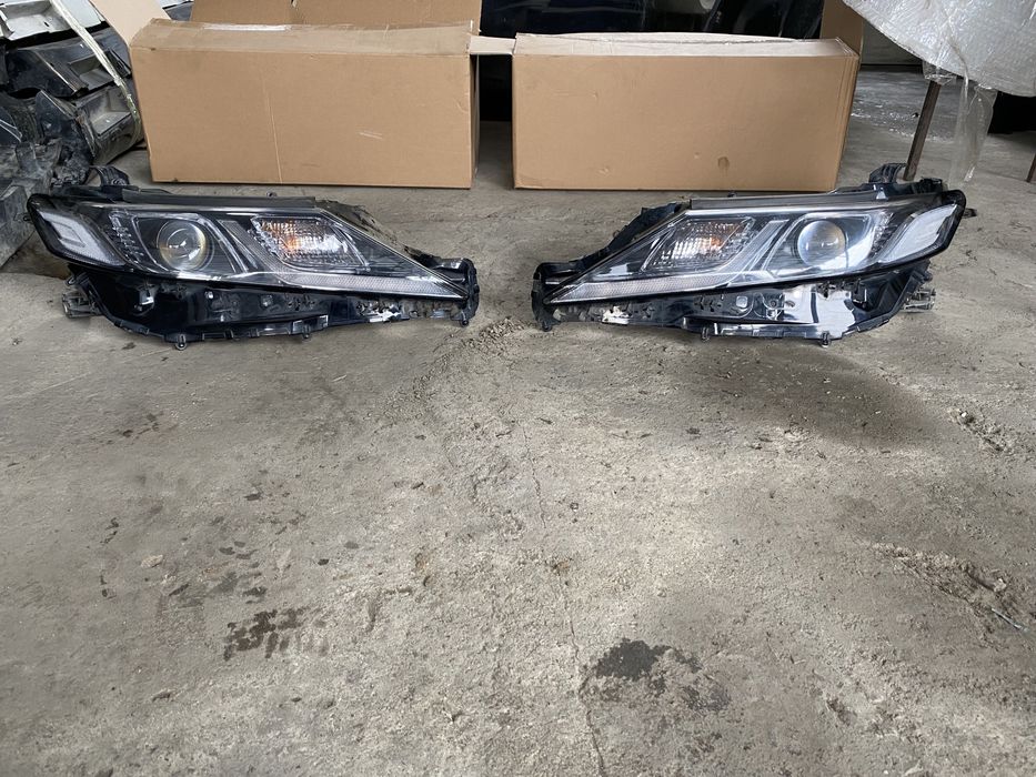 Фары на Тойота Камри 70 б/у оригинал состояние идеальное