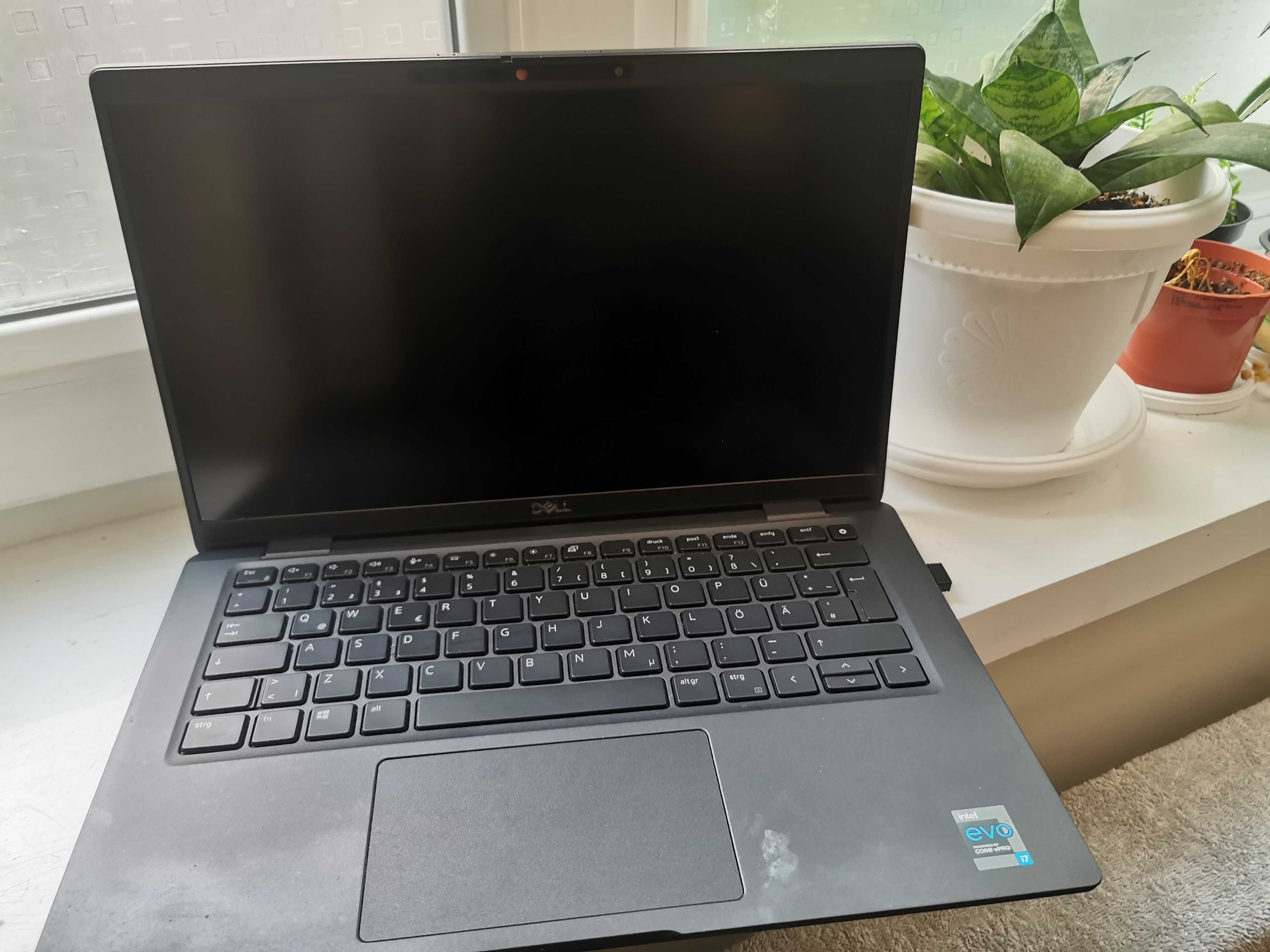 Лаптоп Dell Latitude 7420, Intel Core i7 1185G7, 32GB RAM DDR4/1TB /4K