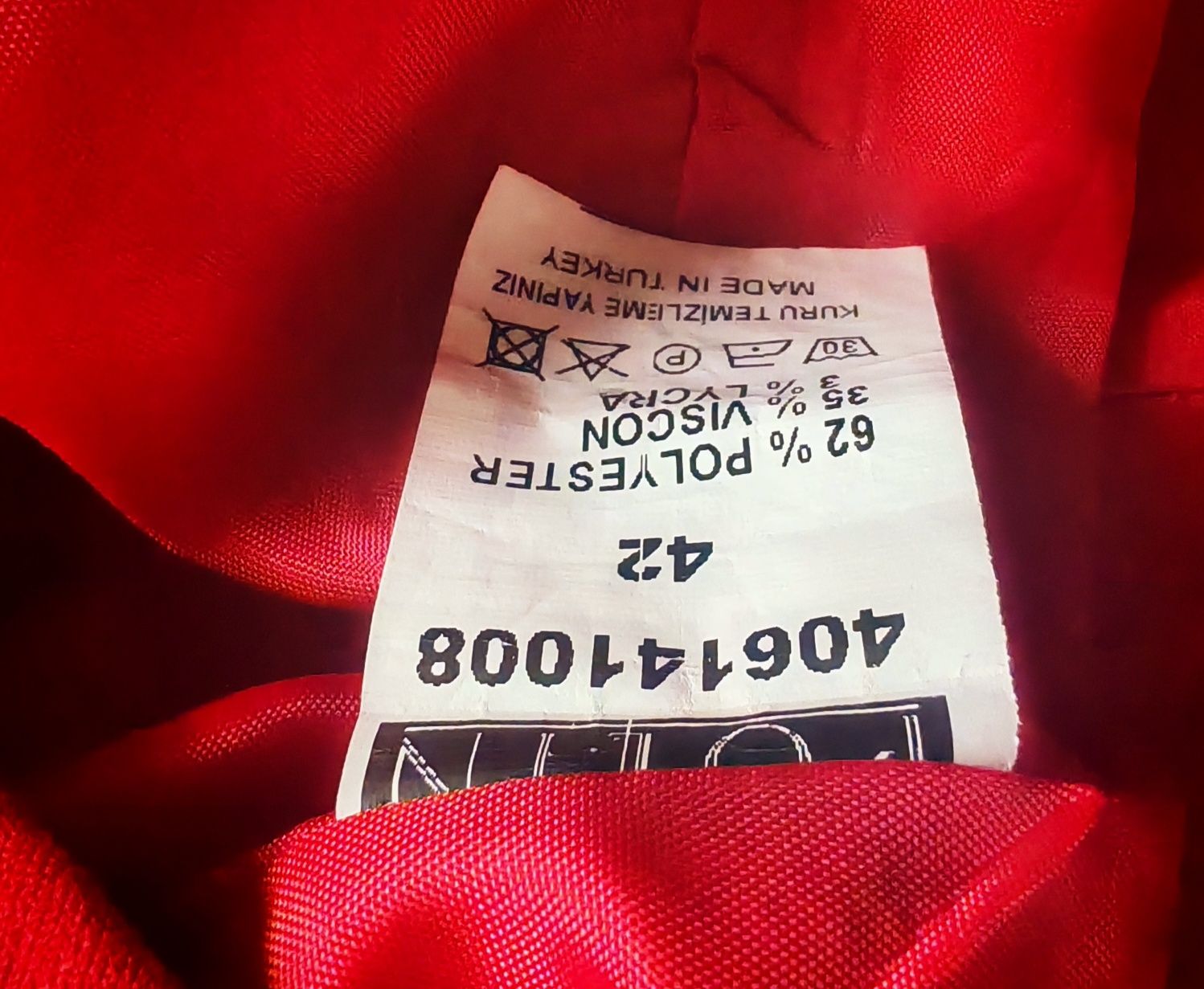 Rochie mărimea 42,de culoare rosie