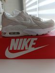 Продавам нови маратонки Nike AIR MAX
