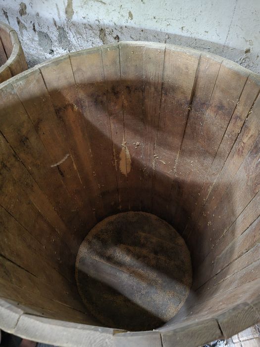 Cadă în care a fost depozitat cucuruz