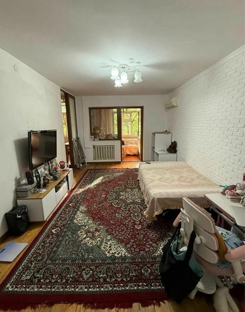 Chilanzar-5. Prodam 2-komnati 52kv.m balkon 2*6 Sport tovar