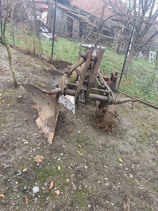 Vând plug românesc