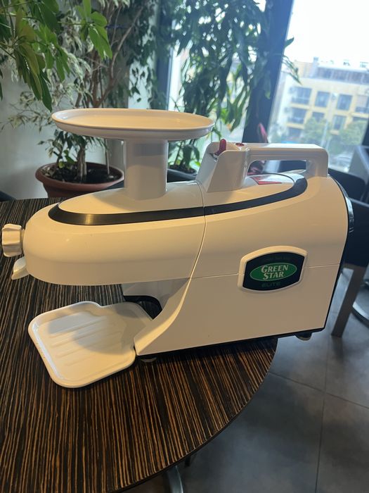 Професионална бавнооборотна сокоизстисквачка Green Star Elite