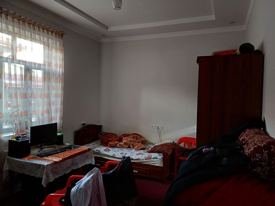 Келес Абдурахмоновда уй сотилади 4 сотих 5 хона