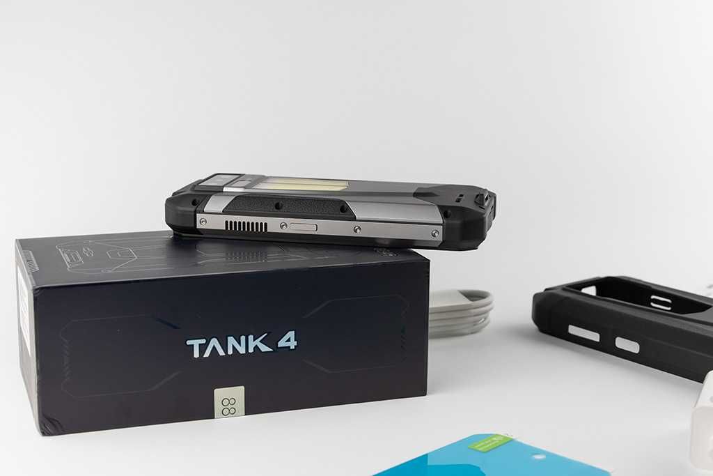 Unihertz 8849 TANK 4 - 12GB/512GB, AMOLED, 11600mAh, лазерен проектор