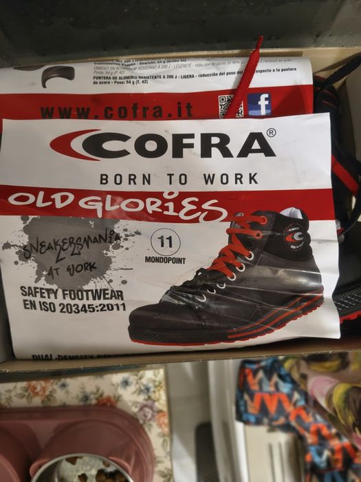 Продавам чисто нови работни обувки Cofra