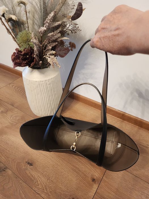 Vand geanta LAUREN RALPH LAUREN ,negru,stare impecabila.