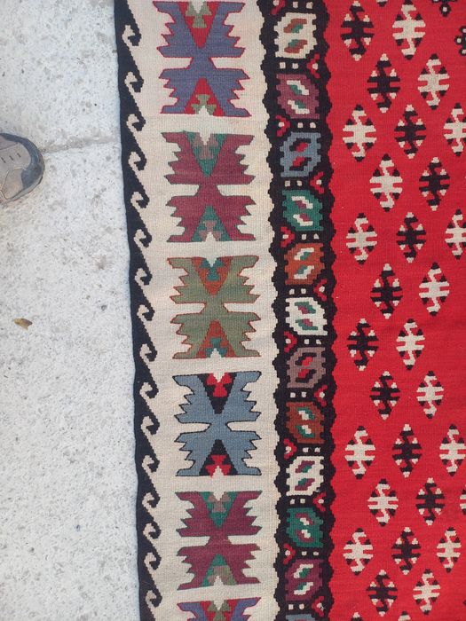 Ръчно тъкан чипровски килим