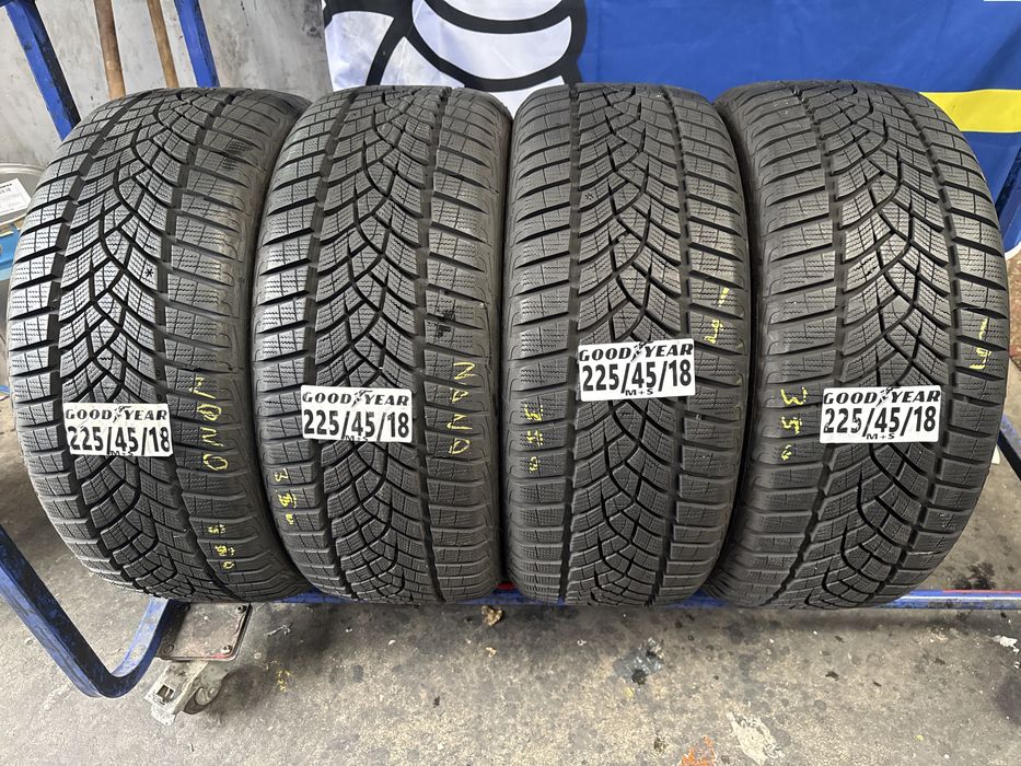 225/45/18 Good Year M+S