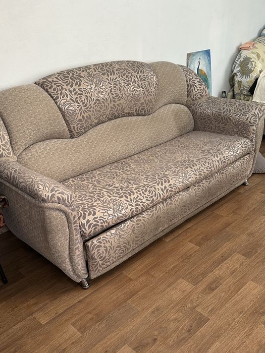 Диван, большой и красивый