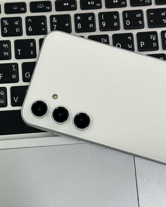 Samsung s23 fe  8/256Gb OQ