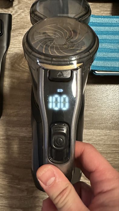 8000 Series Aqua Plus Безкабелна прахосмукачка XC8347/01