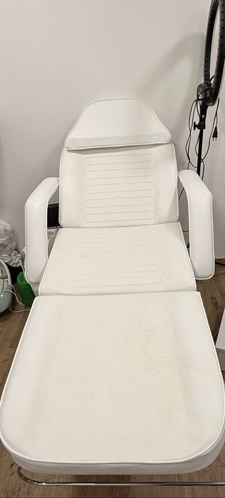 Кожена кушетка стол