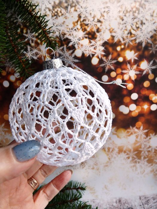 Шар ёлочный вязаный
