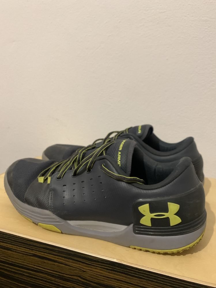 Vând UnderArmour