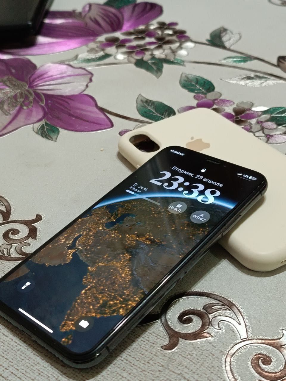 Iphone XS 
LLA
256GB
Sim carta  Esim