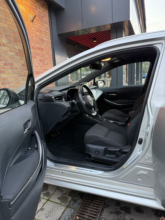 Toyota Corolla Break  1,8 Hybrid 184 CP Team Deutschland 2022 Luna 06