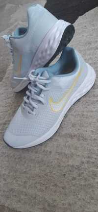 Vand pantofi sport NIke marime 38