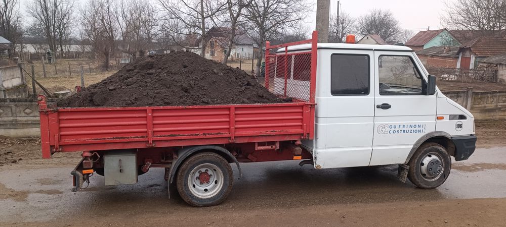 Vand pământ vegetal si gunoi de vacă, servicii transport