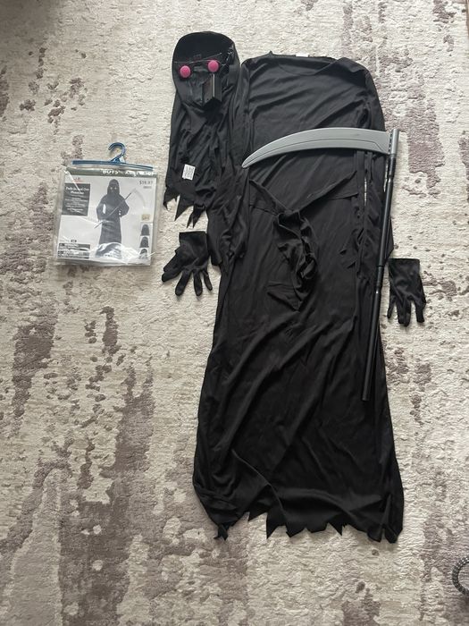 Vand costum de Halloween pentru copii