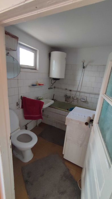 De vanzare casa situata in zona centrala din Rosiori