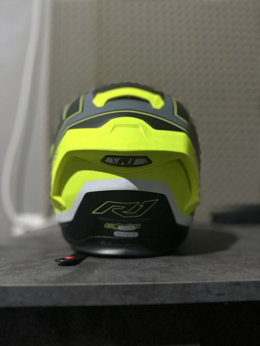 Каска Scorpio R1