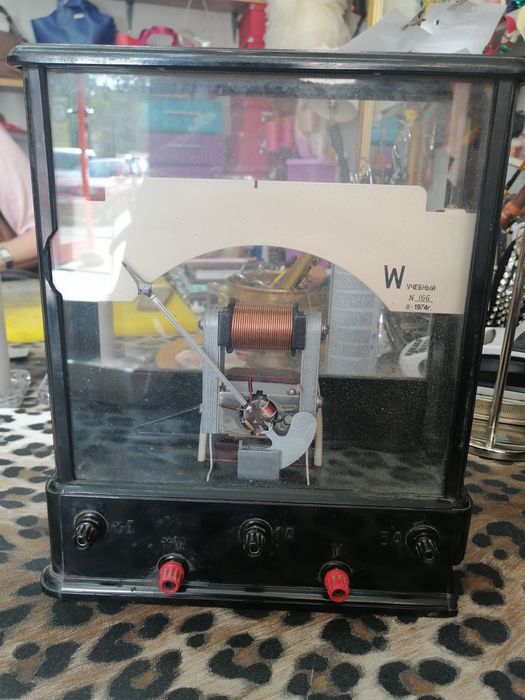 Лабораторен измервателен уред.