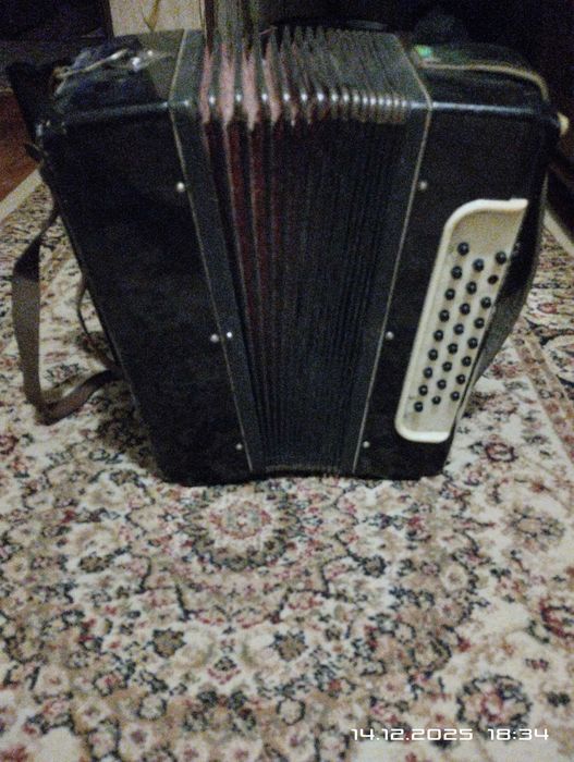 Продам Четырехголосную гармонь