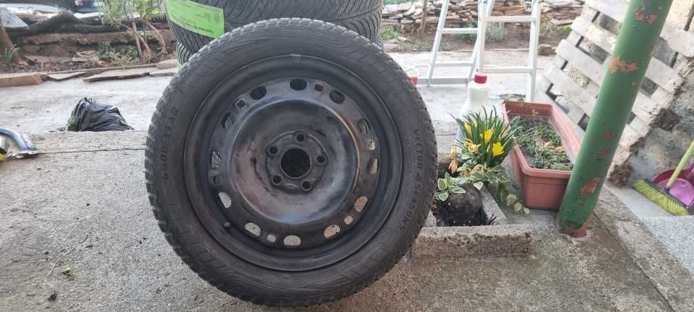 Стоманени джанти с гуми и тасове 195/50 R15