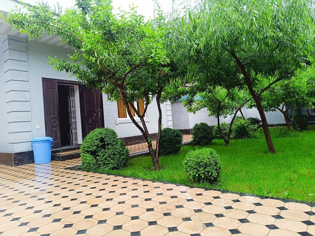 Dacha burchmulloda plyajga yaqin joylasgan hama sharoiti bor